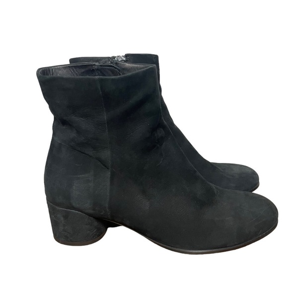𝅺ecco Black Suede Bootie, Shape 35 Modern Ankle Boot, 7 - Picture 1 of 9